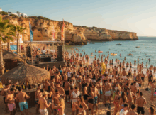 Top 5 playas con fiesta en Portugal